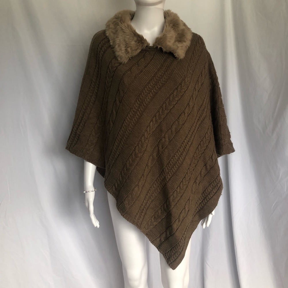 New York & Co. S/M brown fur collar sweater poncho